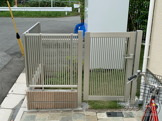 埼玉県さいたま市のの門扉 シンプレオ門扉2型 縦格子 片開き 門柱使用 施工例