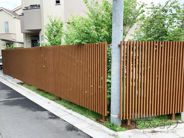埼玉県さいたま市ののフェンス・柵 ルシアススクリーンフェンスS02型 木調色 自由柱施工 施工例