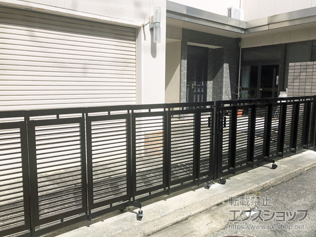 大阪府東大阪市ののカーゲート エクスライン伸縮ゲート1型 ノンレール 両開き 60W 施工例