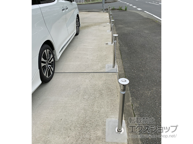 千葉県成田市ののカーゲート スペースガード（車止め）F48型 埋込式 キー付き ステンレス製 施工例