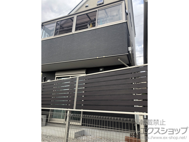 東京都杉並区ののフェンス・柵 ルシアスフェンスF04型 横板 木目カラー 2段支柱 自立建て用(パネル1段) 施工例