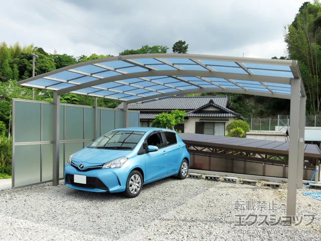 静岡県牧之原市のLIXIL(リクシル)のカーポート ネスカR (ラウンドスタイル) ワイド 積雪～20cm対応 施工例