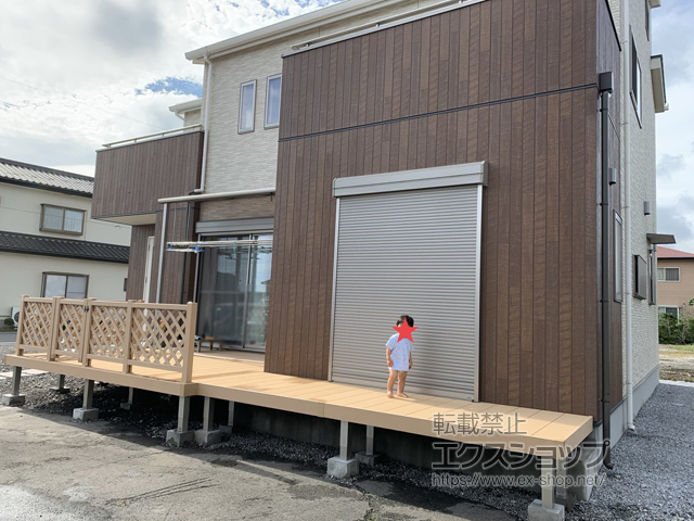 栃木県塩谷郡高根沢町ののウッドデッキ リウッドデッキ 200＋ リウッドデッキフェンス2型 ＋デッキ門扉2型 ラチス格子 施工例
