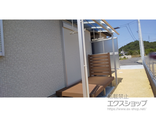 香川県さぬき市ののウッドデッキ リウッドデッキ 200＋ リウッドデッキフェンス3型＜横スリット＞ 施工例