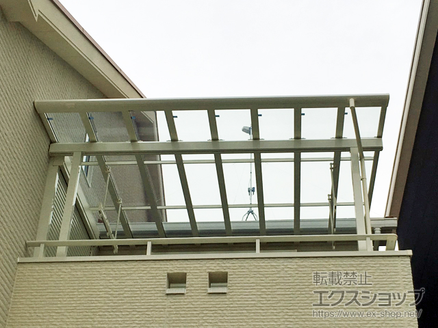 大阪府泉大津市のLIXIL リクシル（トステム）のバルコニー・ベランダ屋根 パワーアルファ F型 屋根タイプ 単体 積雪〜30cm対応 施工例