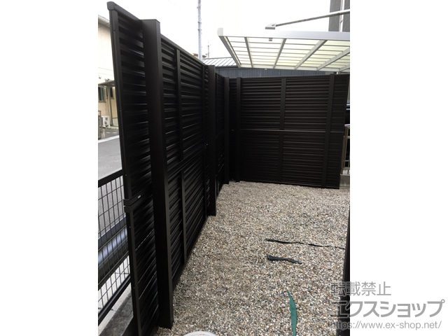 愛知県犬山市ののフェンス・柵 ミエーネフェンス 目隠しルーバータイプ 2段支柱 自立建て用（パネル2段） 施工例