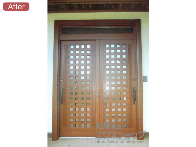 茨城県行方市のLIXIL リクシル（トステム）の玄関ドア リシェント玄関引戸 PG仕様 2枚建戸 ランマ付 14型(井桁格子) 施工例