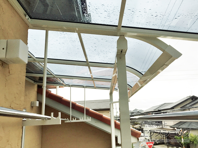 和歌山県和歌山市ののバルコニー・ベランダ屋根 ソラリア R型 屋根タイプ 単体 積雪〜20cm対応 施工例