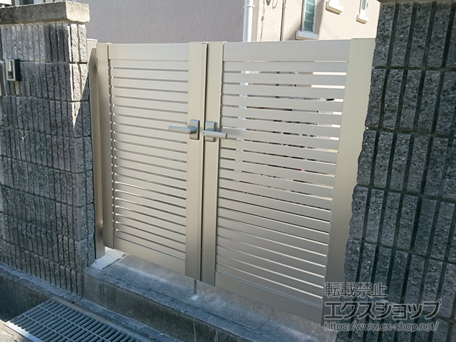 大阪府河内長野市のの門扉 シンプレオ門扉3型 横太格子 両開き 門柱使用 施工例