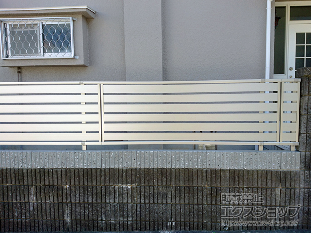 大阪府河内長野市ののフェンス・柵 シンプレオフェンスSY1型 横スリット　自由柱施工 施工例