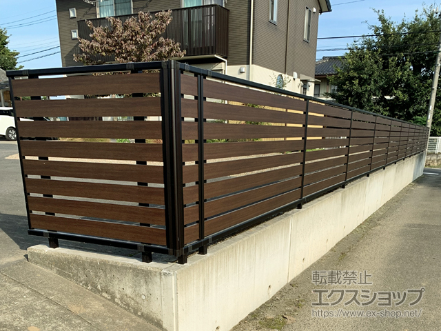 栃木県佐野市ののフェンス・柵 モクアルフェンス 横板タイプ 自由柱施工 施工例