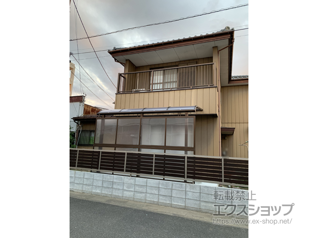 埼玉県越谷市ののテラス屋根 プレシオステラス R型 テラスタイプ 単体 積雪〜20cm対応＋プレシオステラス 吊り下げ式物干しロング 2本入り×1セット＋前面パネル 柱標準タイプ 施工例