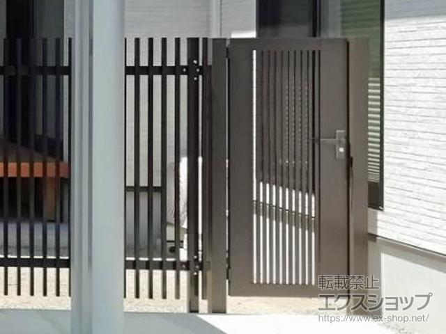 香川県三豊市のの門扉 【特注】ライシス門扉 2型 細たて桟 片開き 柱使用 施工例