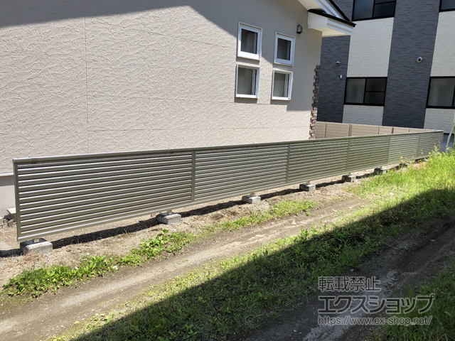北海道苫小牧市ののフェンス・柵 ミエーネフェンス 目隠しルーバータイプ 自由柱施工 施工例