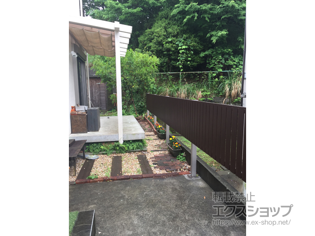 神奈川県川崎市ののフェンス・柵 ルシアスフェンスH01型 たて板格子 複合カラー 上段のみ設置 自立建て用 施工例
