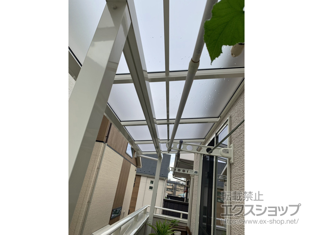 埼玉県八潮市ののバルコニー・ベランダ屋根 ソラリア F型 屋根タイプ 単体 積雪〜20cm対応 施工例