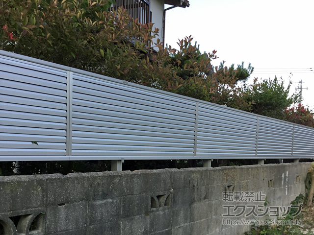 広島県呉市ののフェンス・柵 ミエーネフェンス 目隠しルーバータイプ 2段支柱 自立建て用（パネル1段） 施工例