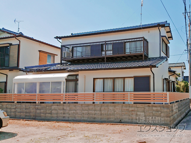 佐賀県佐賀市ののフェンス・柵 ルシアスフェンスF02型 横目隠し 複合カラー 自由柱施工 施工例