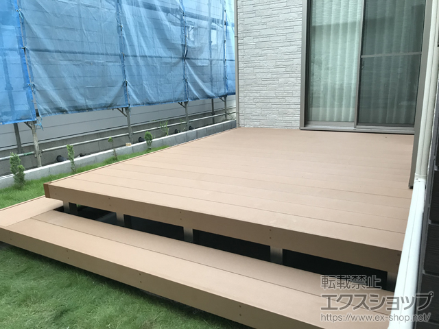 埼玉県吉川市ののウッドデッキ リウッドデッキ 200＋段床セット 正面・片側面タイプ（1段） 施工例