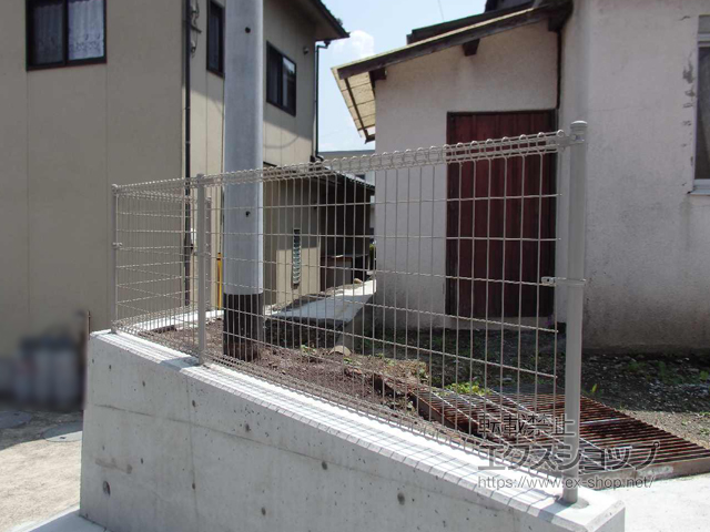 大分県別府市ののフェンス・柵 イーネットフェンス2M型 間仕切柱施工 施工例