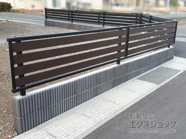 群馬県富岡市ののフェンス・柵 モクアルフェンス 横板タイプ 自由柱施工 施工例