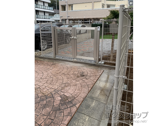 ののフェンス・柵 イーネットフェンス2M型 間仕切り柱施工 施工例