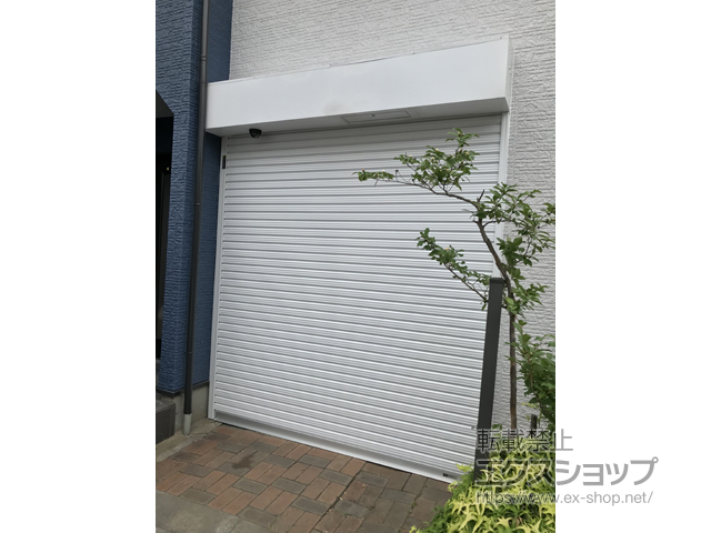 埼玉県川口市ののガレージシャッター プラテアII スチールタイプ 内蔵 電動式 施工例