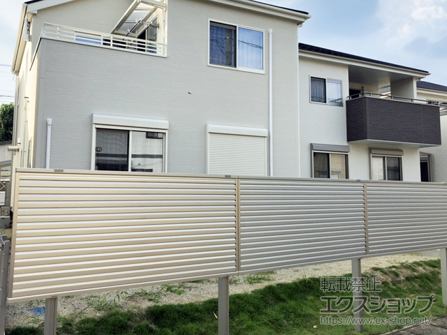 熊本県熊本市ののフェンス・柵 ミエーネ目隠しルーバーフェンス 上段のみ設置 自立建て用 施工例