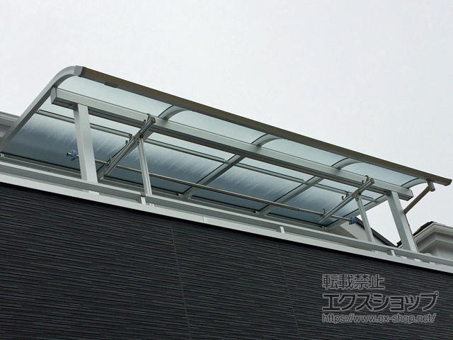 埼玉県上尾市ののバルコニー・ベランダ屋根 ソラリア R型 屋根タイプ 単体 積雪〜20cm対応 施工例