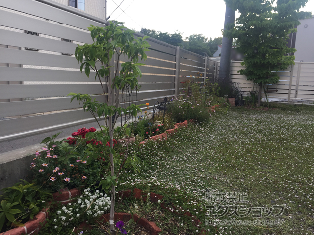 山梨県甲斐市ののフェンス・柵 ルシアスフェンスF04型 横板 木目カラー 自由柱施工 施工例