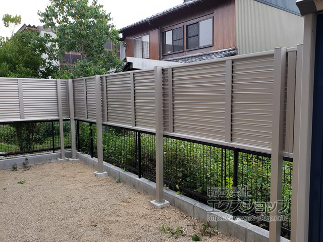 岐阜県羽島市ののフェンス・柵 ミエーネフェンス 目隠しルーバータイプ 2段支柱 自立建て用（パネル1段） 施工例