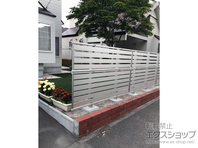 北海道札幌市ののフェンス・柵 シンプレオフェンスSY1型 横スリットタイプ 2段支柱(パネル2段) 施工例