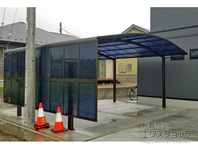 山梨県南アルプス市のYKKAPのカーポート レイナツインポートグラン　積雪～20cm対応 施工例