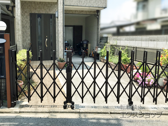 京都府京都市ののカーゲート トリップゲート RB型 ノンレール 両開き親子 48ＷＯ（13Ｓ＋35Ｍ） 施工例