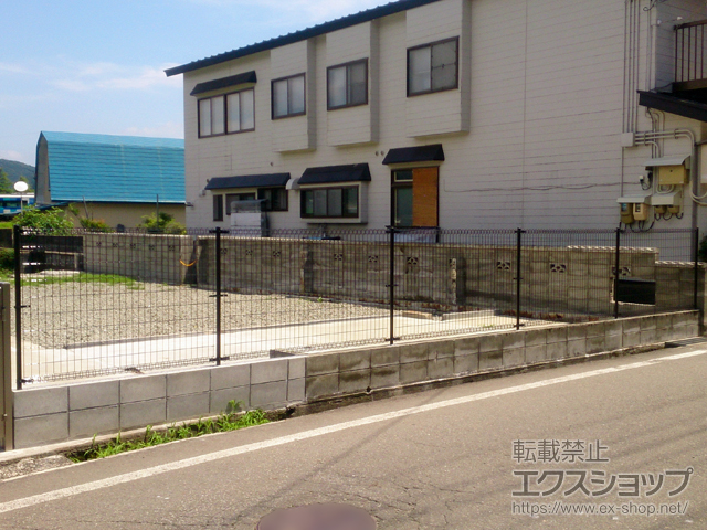 秋田県由利本荘市ののフェンス・柵 メッシュフェンス M0 間仕切柱 施工例