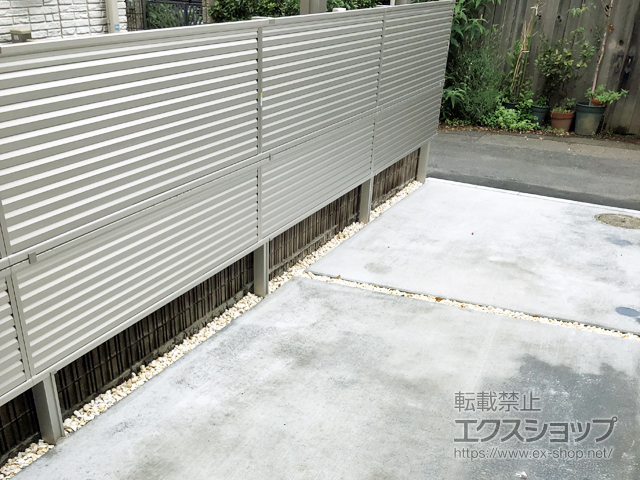 東京都狛江市ののフェンス・柵 ミエーネフェンス 目隠しルーバータイプ 2段支柱 自立建て用(パネル2段) 施工例