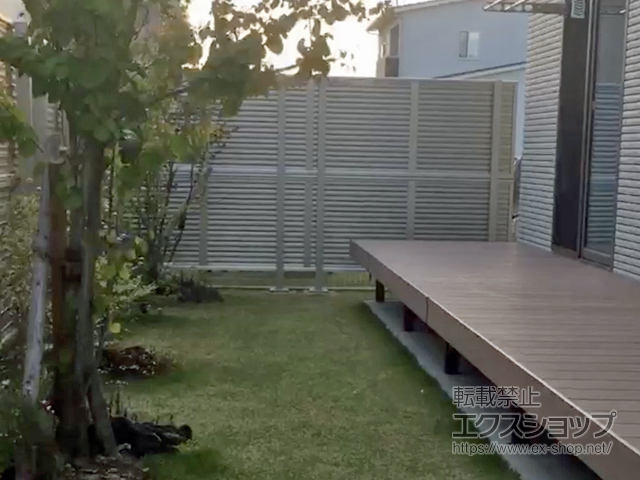 佐賀県佐賀市ののフェンス・柵 ミエーネフェンス 目隠しルーバータイプ 2段支柱 自立建て用 施工例