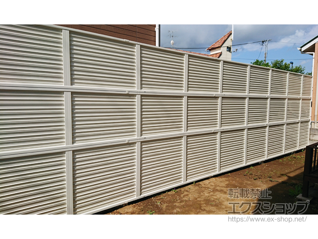 千葉県袖ケ浦市ののフェンス・柵 ミエーネフェンス　目隠しルーバータイプ　3段支柱自立建て用（T80＋T80＋T100） 施工例