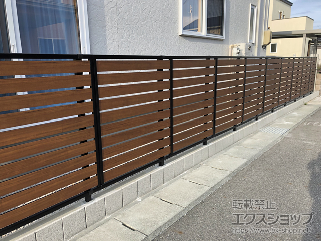 秋田県秋田市ののフェンス・柵 ルシアスフェンスF04型 横板 木目カラー 自由柱施工 施工例
