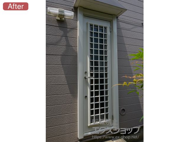 千葉県千葉市のLIXIL リクシル（トステム）の玄関ドア リシェント勝手口ドア アルミPG仕様 ランマ無R A型 施工例