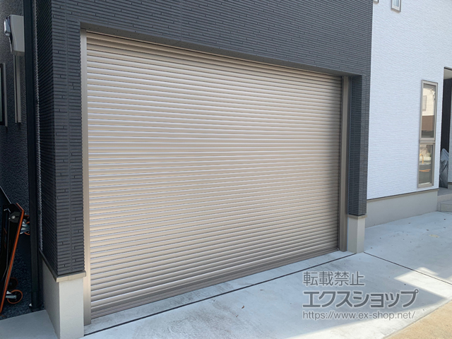 京都府宇治市のLIXIL リクシル（トステム）のガレージシャッター ガレージシャッタークワトロ 電動式 内部付タイプ 施工例