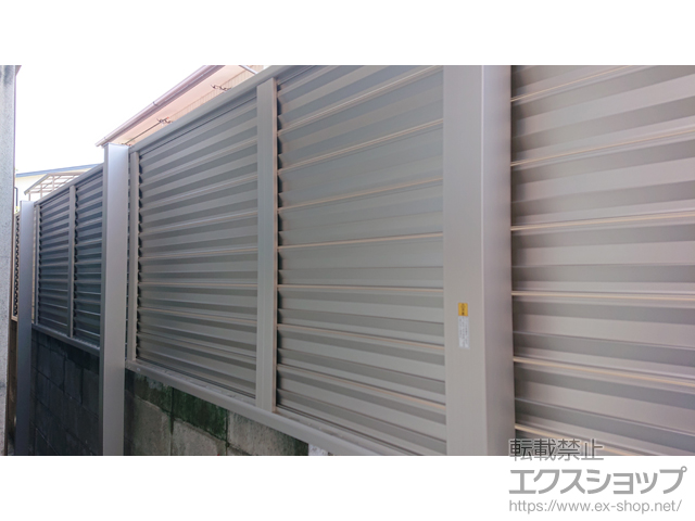 高知県高知市ののフェンス・柵 ミエーネ目隠しルーバーフェンス 上段のみ設置 自立建て用 施工例