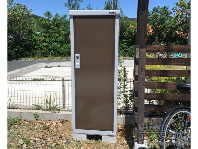 愛知県豊川市のの物置・屋外倉庫 アイビーストッカー 600×515×1603（BJX-065D） BJX-065D-TB 施工例