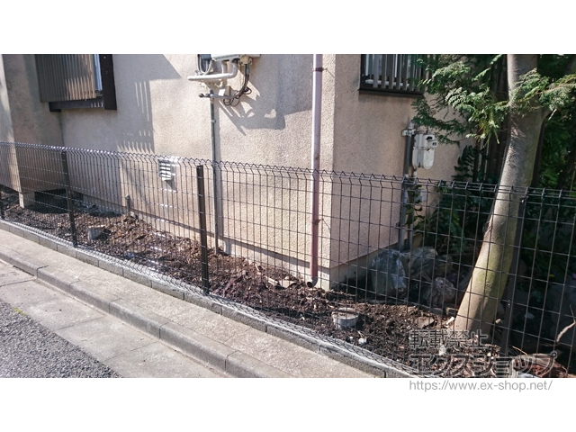 東京都世田谷区ののフェンス・柵 イーネットフェンス1F型　自由柱施工 施工例