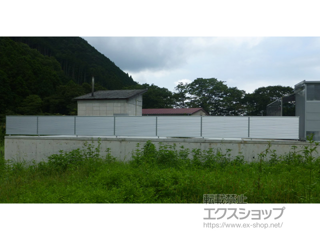 群馬県桐生市ののフェンス・柵 ミエーネフェンス　目隠しルーバータイプ　自由柱施工 施工例