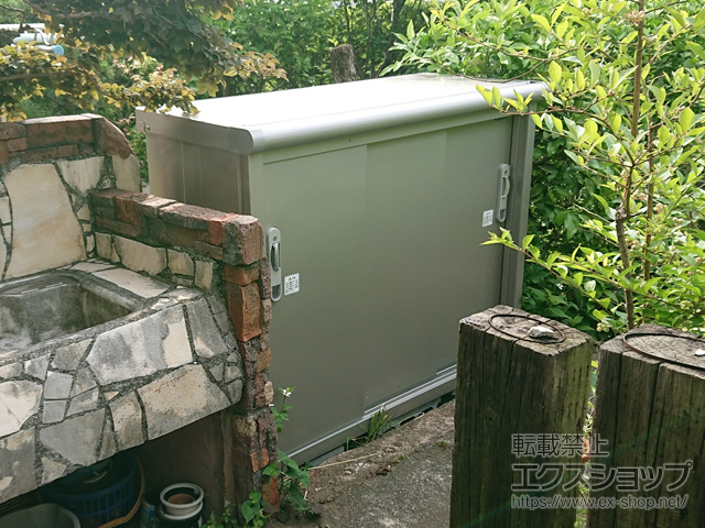 神奈川県鎌倉市のの物置・屋外倉庫 エスモ 一般型 1350×520×1101（ESE-1305Y） ESE-1305Y-SS 施工例