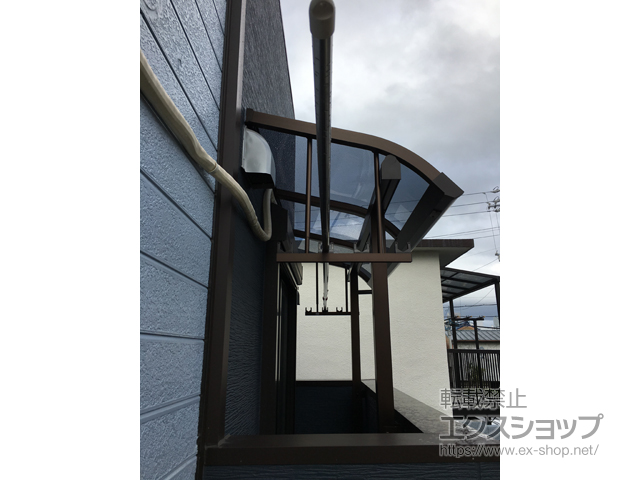愛知県豊橋市ののバルコニー・ベランダ屋根 プレシオステラス R型 屋根タイプ 単体 積雪〜20cm対応＋プレシオステラス 吊り下げ式物干し 標準 2本入り×1セット 施工例
