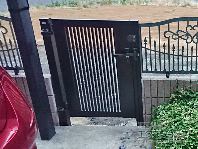 香川県木田郡三木町のの門扉 ライシス門扉 2型 細たて桟 片開き 柱使用 施工例