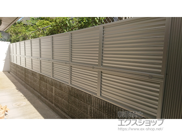 大阪府大阪市ののフェンス・柵 ミエーネフェンス 目隠しルーバータイプ 2段支柱 ブロック建て用(パネル2段) 施工例