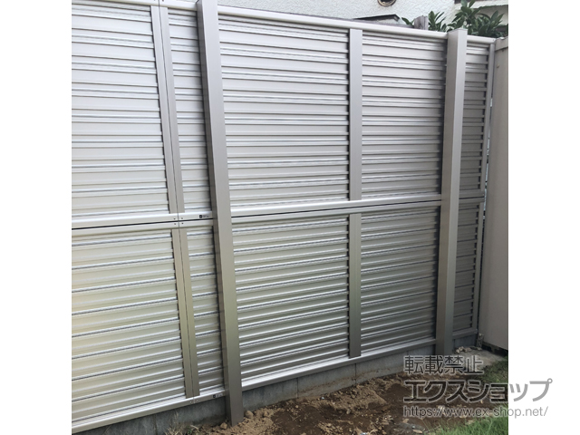 埼玉県さいたま市ののフェンス・柵 シンプレオフェンス5型　横目隠し　2段支柱自立建て用（T00+T100） 施工例